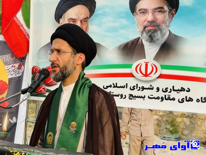 پرچم حرم رضوی کنار قبور جنگ رمضان